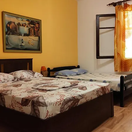 Nyaraló George's House