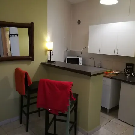 George's House نيكيتي