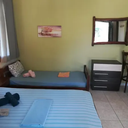 George's House نيكيتي